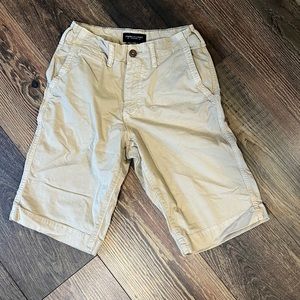 Guy’s American Eagle khaki shorts